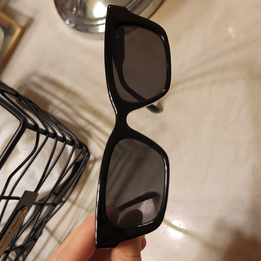 Jennie 1996 gentle monster